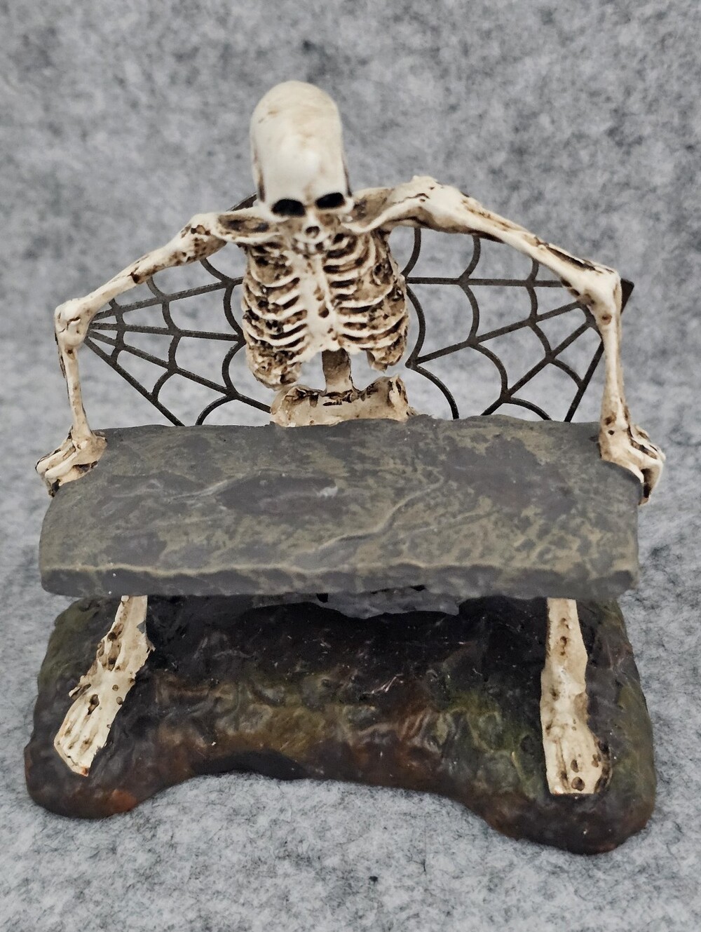 Dept 56 Village Halloween Lot: Kiss of Death, Is This Seat Taken, Rest in Pieces - Picture 7 of 16